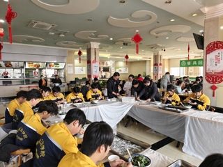 邓建军工匠学院师生巧手捏出冬至...