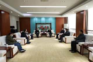 市总工会来校慰问劳模工匠