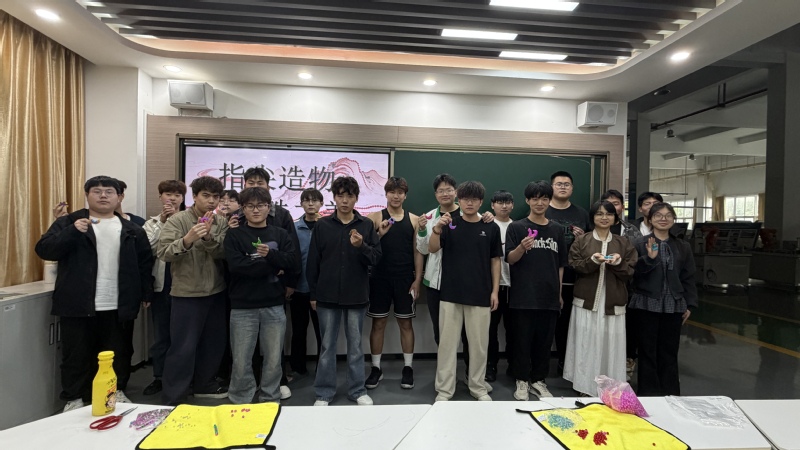 指尖造物 串珠之美——邓建军工...